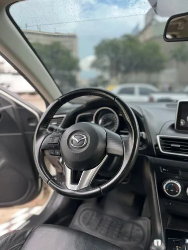 Mazda 3 TOURING 2.0 AT