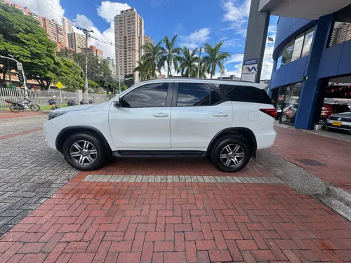 Toyota Fortuner Sr 2.4 At 4x2 2023