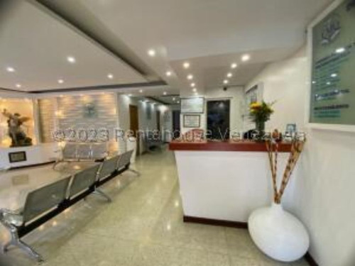 #23-22290 Magnifica Clínica Especializada En Cirugía Estética En Santa Monica