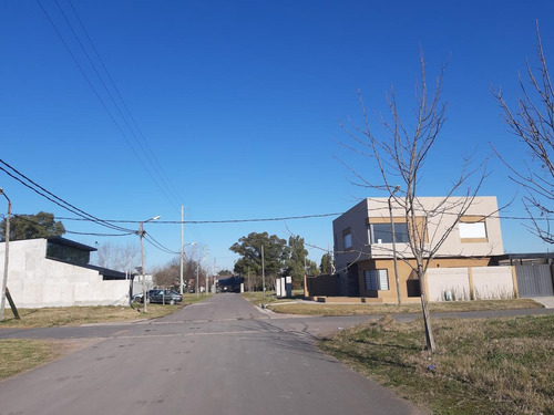 Imagen 5 de 12 de Lote En Longchamps A Mts De Av Berlin