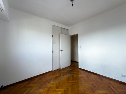 Venta - Departamento - 4 Ambientes Con Balcón - Cochera - Boedo - Apto Credito