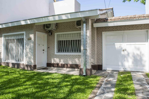 Imagen 2 de 24 de Casa En Venta 4 Ambientes Martinez