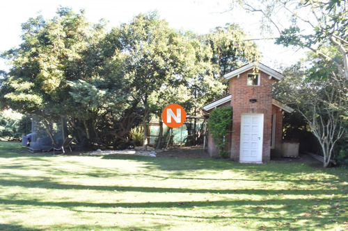 Casa Con Excelentes Comodidades En Punta Del Este- Ref: 213609