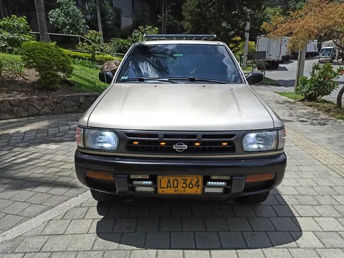 Nissan Pathfinder 3.3 R50 Std