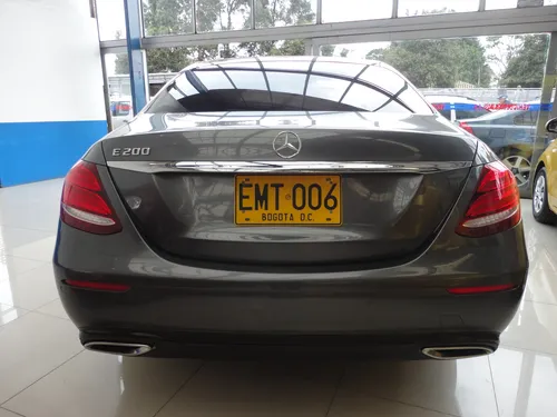 Mercedes-Benz E200 AVANTGARDE