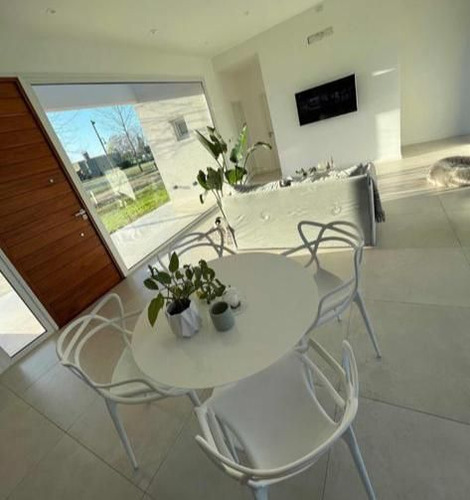 Casa En Venta De 3 Dormitorios C/ Cochera En Fincas De San Vicente Golf