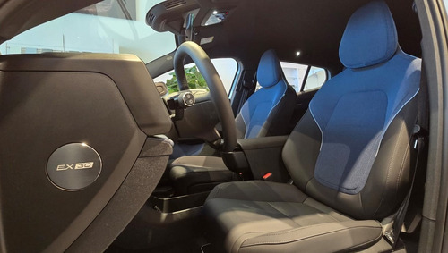 Volvo EX30 Core E40