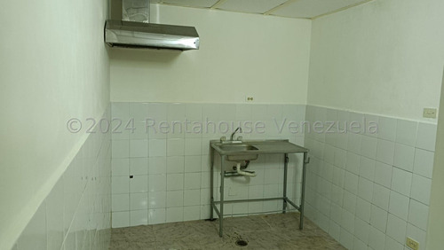 Julio Latouche 24-21922 Local Comercial En Venta Centro Comercial Gran Bazar Centro De Valencia.