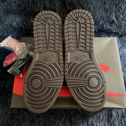 Air Jordan 1 Low Travis Scott Mocha 40 (Usado)