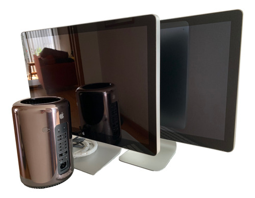 Mac Pro (late 2013) Con Accesorios Y Dos Monitores