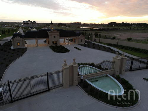 Terreno En Venta En Pride Canning Con Fondo A Bosque
