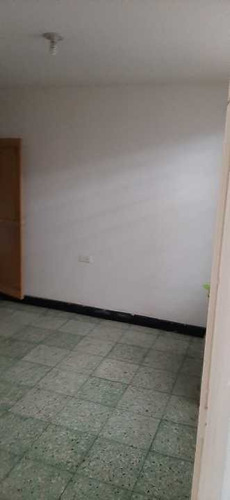 Imagen 21 de 25 de Se Vende Casa En El 7 Agosto Dos Pisos Con Plancha (j.s)