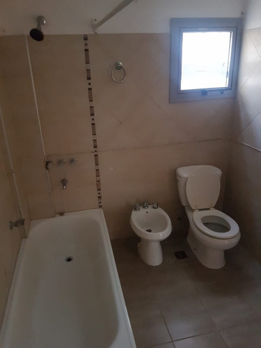 Imagen 8 de 8 de Departamento C/ Cocina Separada- A Metros De Reina Fabiola - Barrio General Paz
