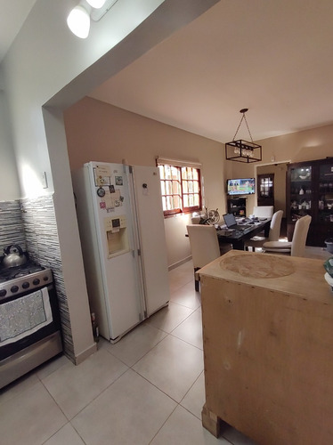 Casa En Venta Banfield Este 4 Ambientes Patio 2 Garage