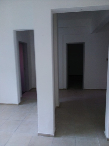 Imagen 4 de 14 de Apto Dos Cuartos En Subsuelo C/patio S/comision