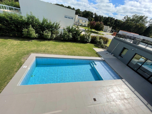 Imagen 2 de 21 de Casa Cinco Ambientes