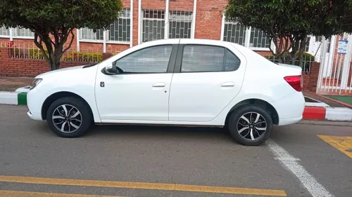 Renault Logan 1.6 Privilege / Intens