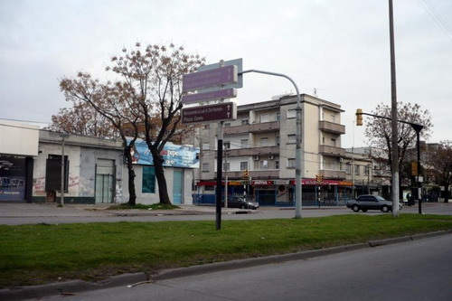Local Comercial Sobre General Flores