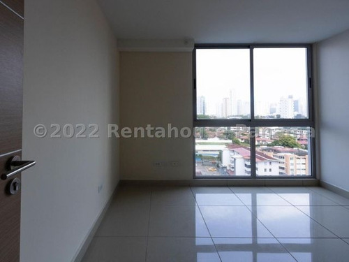 Imagen 6 de 12 de Apartamento En Alquiler, En Via España, 75 M2