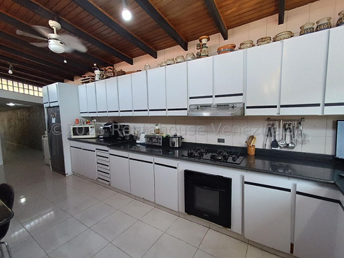 24-13391 Hermosa Casa En Venta, Urb. Los Samanes, Maracay Mord
