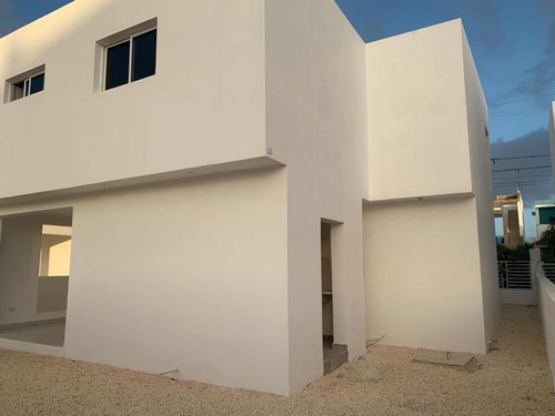 Casa Ubicada En El Residencial Estrella Marina, La Romana