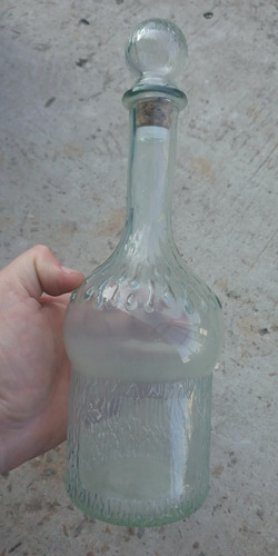 Antigua Botella Con Relieves Vacia De 750cc Muy Bonita !!! (Usado)