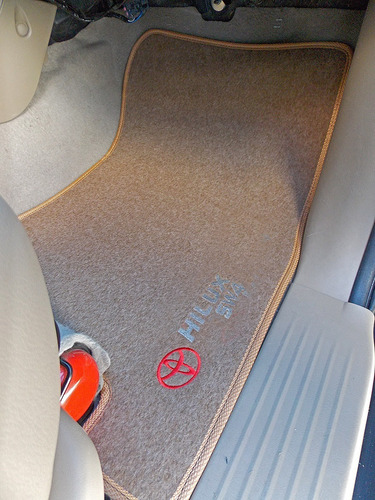Imagem 4 de 10 de Tapete Hilux Sw4 2012 2013 2014 2015 Carpete Bege