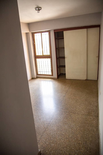 Imagen 12 de 16 de Apartamento Venta Al Lado Cc Mcay Plaza Av Aragua Urb Centro