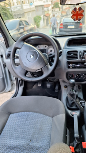 Renault Clio Sedan 1.0 16v Expression Hi-flex 4p