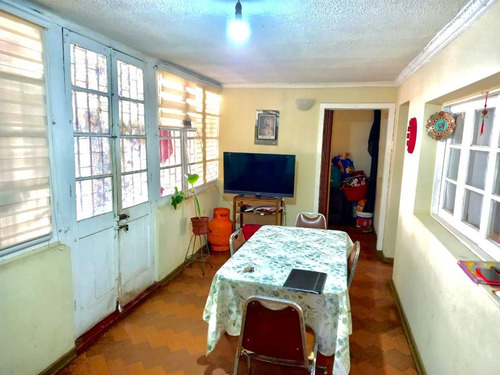 Casa En Venta De 3 Dorm. En La Cisterna
