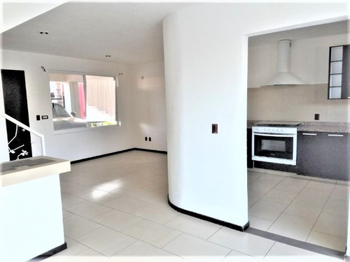 Imagen 1 de 14 de Renta Casa En Privada La Joya 3 Rec 3 Baños 2 Est Jardín