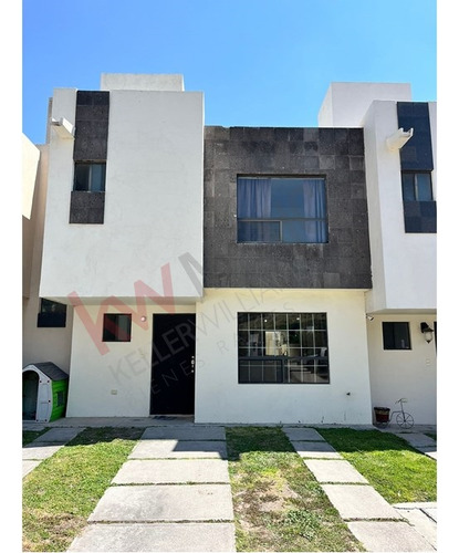 Casa En Venta, A La Entrada De Sonterra , Querétaro