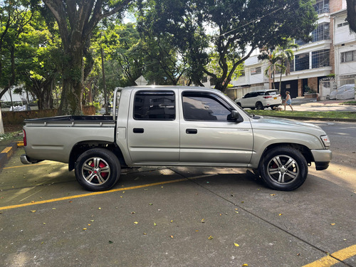 Toyota Hilux 2.4 Et