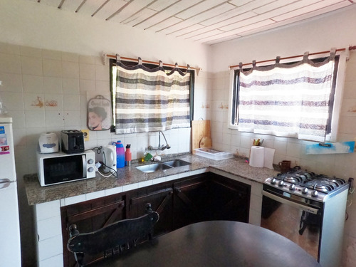 Adano Vende Casa 3 Dormitorios A 1 Cuadra Y 1/2 De La Playa