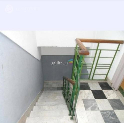 Apartamento - Centro 1ro Por Escalera, A Reciclar, Sin Gastos Comunes, Balcon