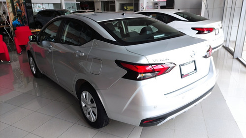 Imagen 5 de 14 de Nissan Versa Sense Cvt