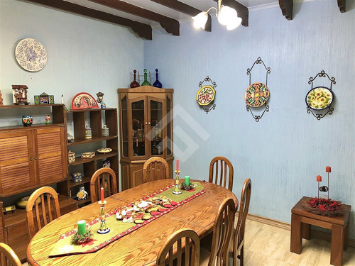 Gran Casa En Venta De 5d-3b En Santiago