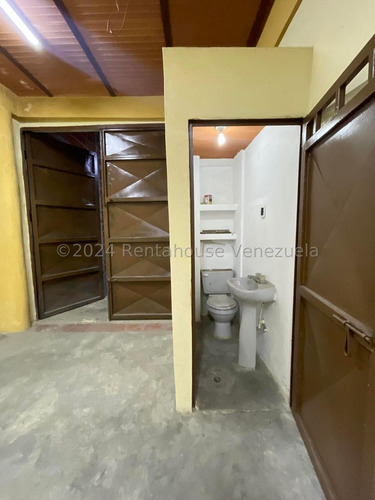 Galpón En Venta En La Avenida Constitución De Maracay Excelente Zona Comercial Listo Para Firmar Negociable Nela 24-23444