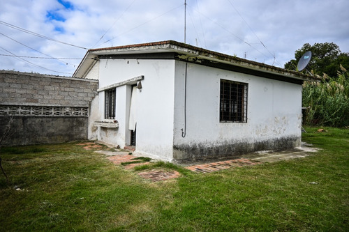 Casa En Casavalle Con Amplio Terreno De 649 M² | Potencial Para Construir