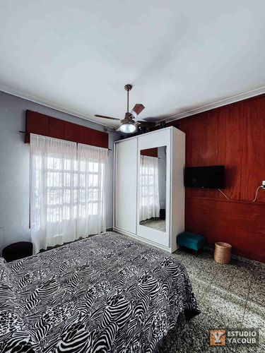 Casa En Venta - 2 Dormitorios 1 Baño - Cocheras - 420mts2 - Berisso