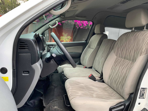 Nissan Urvan 2.5 12 Pas Aa Pack Seguridad Mt 2017