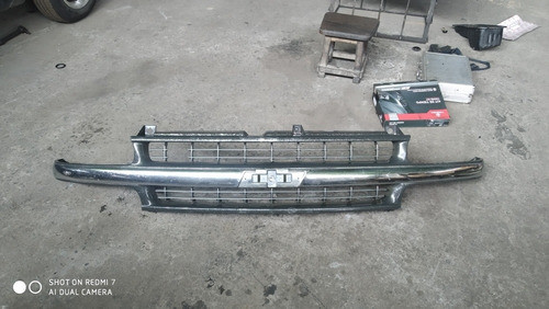 Parrilla Cromada Silverado Con Detalles 2000/2003 (Usado)