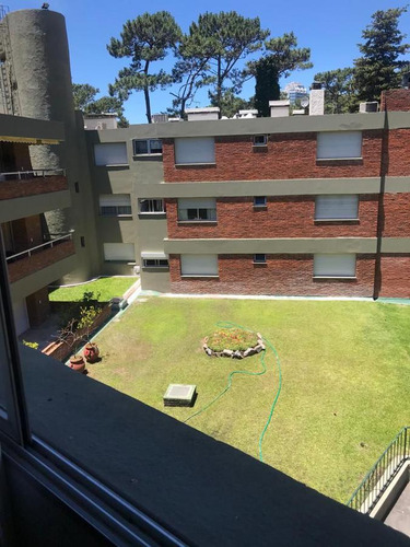 Apto, Dos Dormitorios, Segundo Piso Por Escalera, En Arcobaleno- Playa Mansa