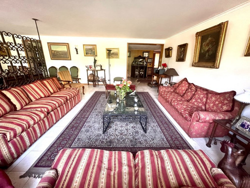 Vitacura / Las Hualtatas