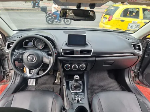 Mazda 3 TOURING 2.0 MT