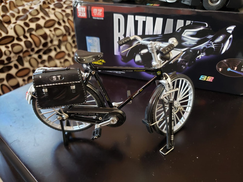 Bicicleta Clasica A Escala 1:10 Con Maletín Y Bomba