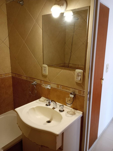 Excelente 3 Amb. $ 850.000 68 Mts Totales ( Todo Incluido Aysa Abl Y Expensas) Frente Con Balcon .