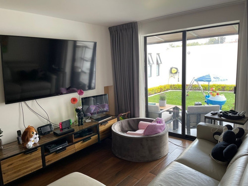 Imagen 5 de 11 de Linda Casa Remodelada En Lomas Verdes!