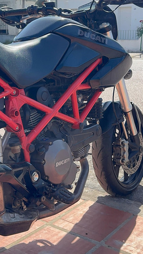 Hypermotard 796, Titular Vende Por Viaje