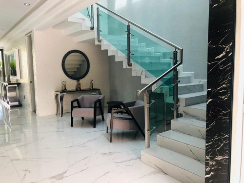 Residencia De Super En Puerta De Hierro Dentro De Coto